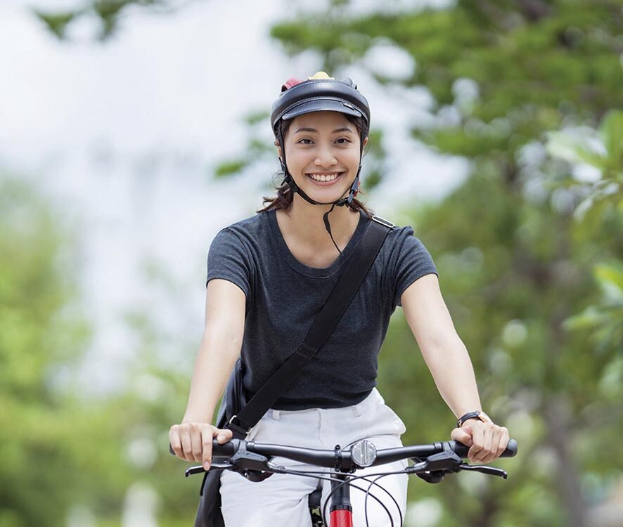 Asian men ride bikes to work She is happy and safe.